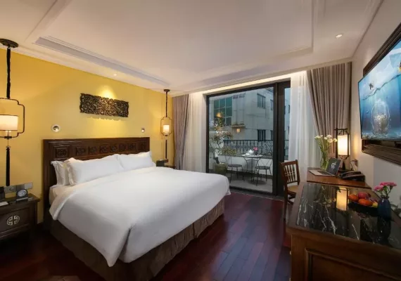 Senior Suite with Balcony