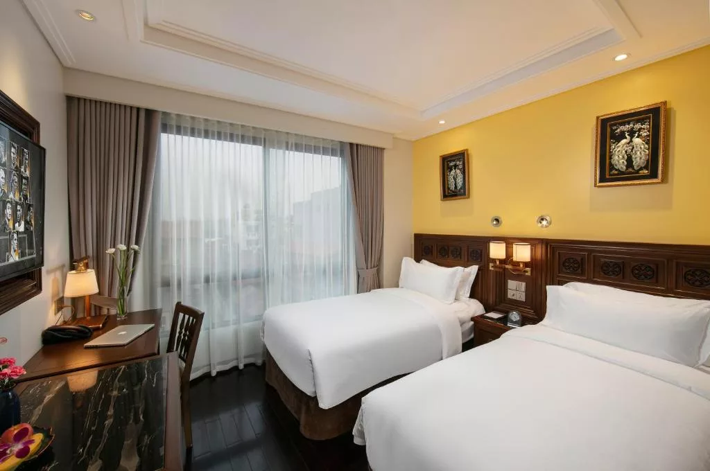 San Double or Twin Room with Neighbor View